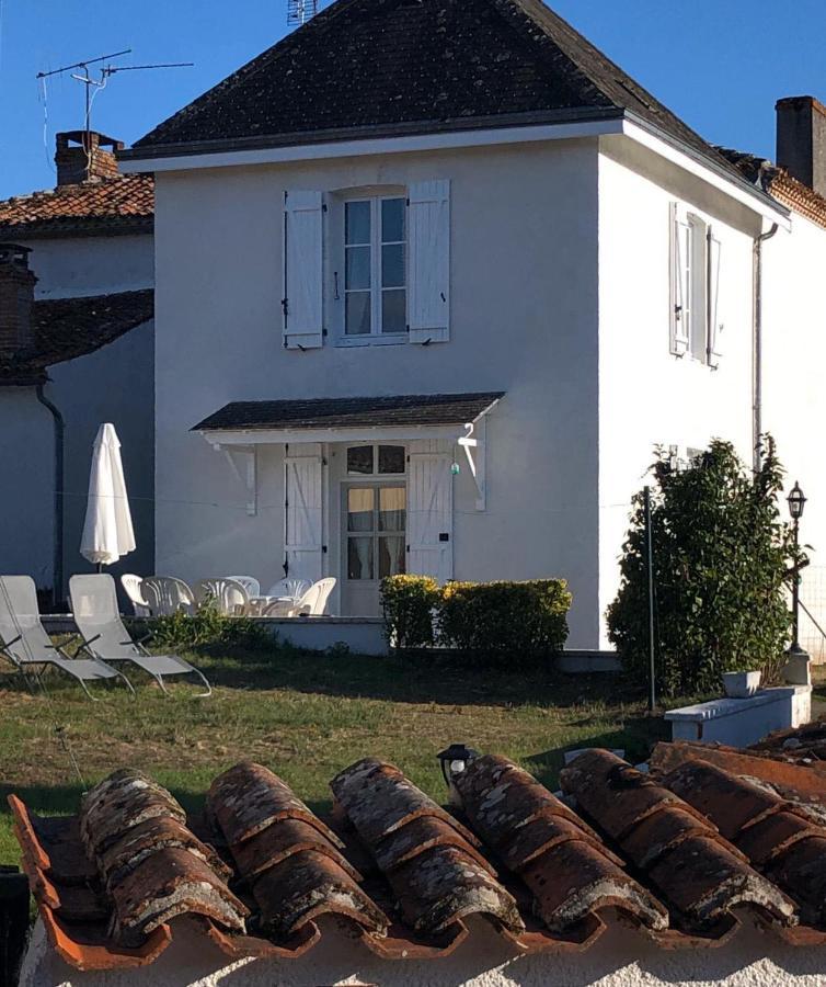 Gite Des Roses Oradour-Fanais Exterior photo