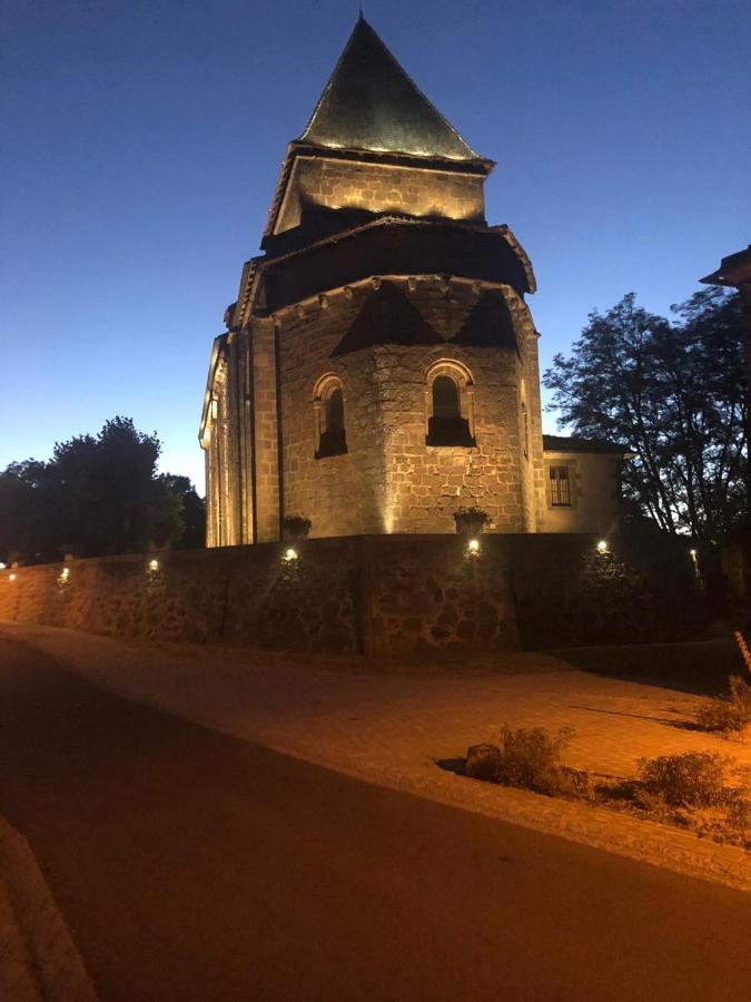 Gite Des Roses Oradour-Fanais Exterior photo