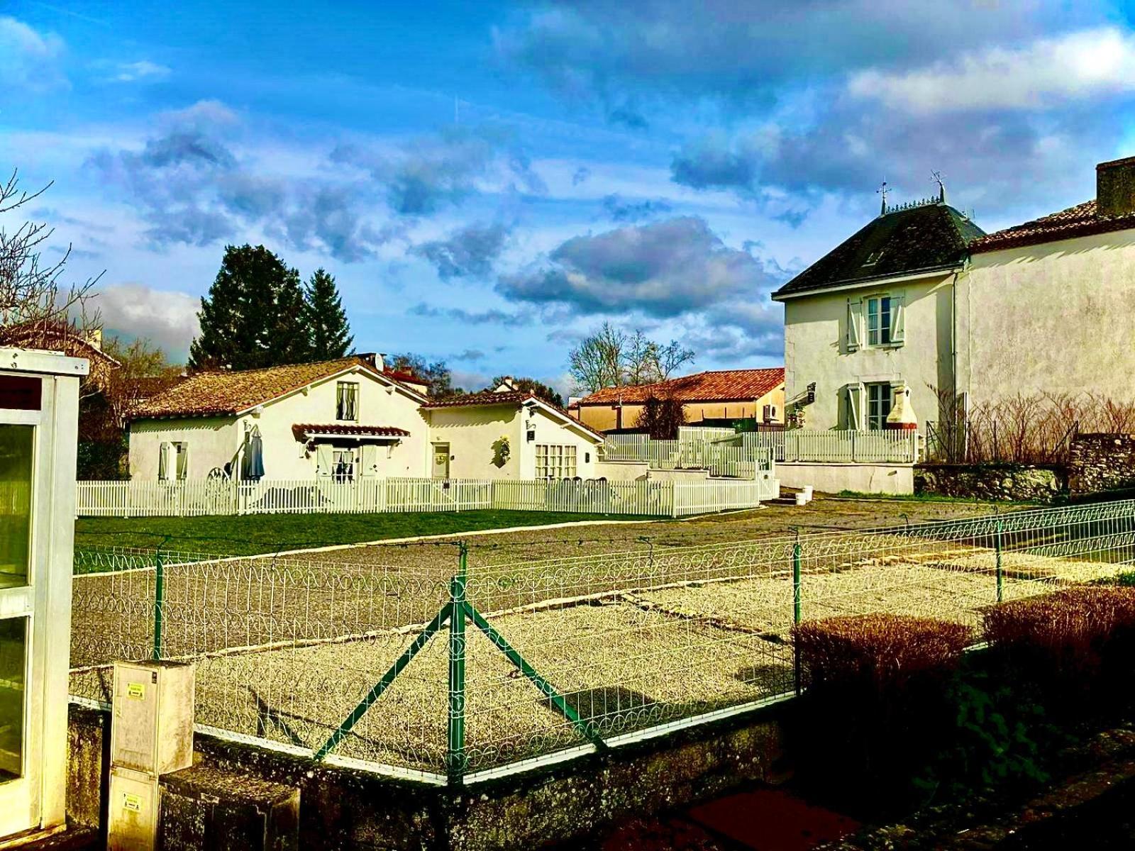 Gite Des Roses Oradour-Fanais Exterior photo
