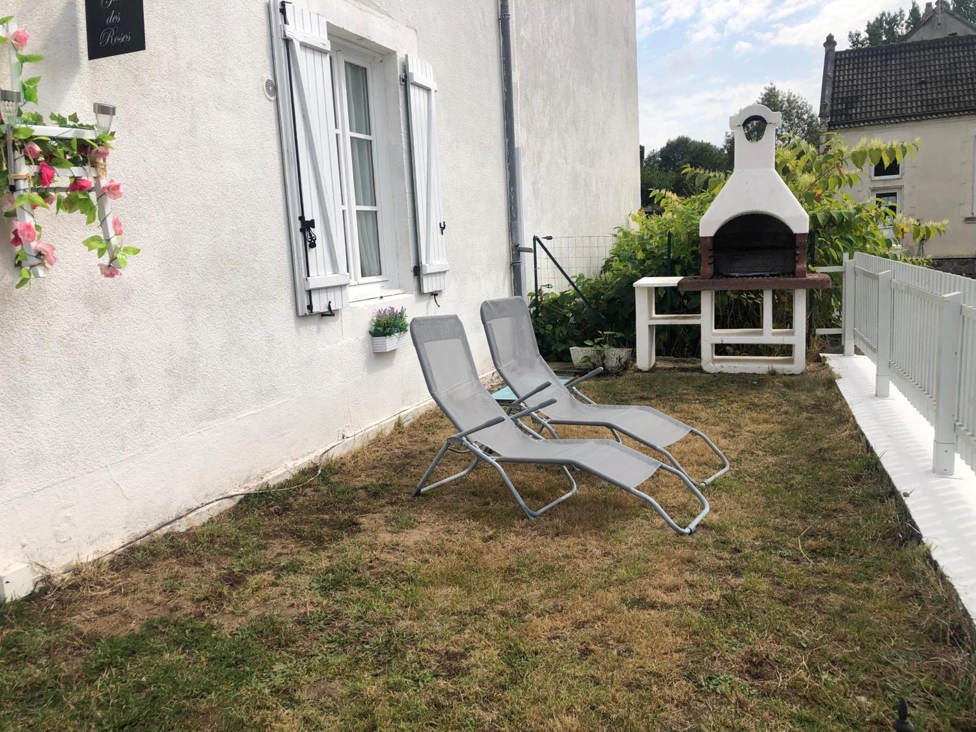 Gite Des Roses Oradour-Fanais Exterior photo