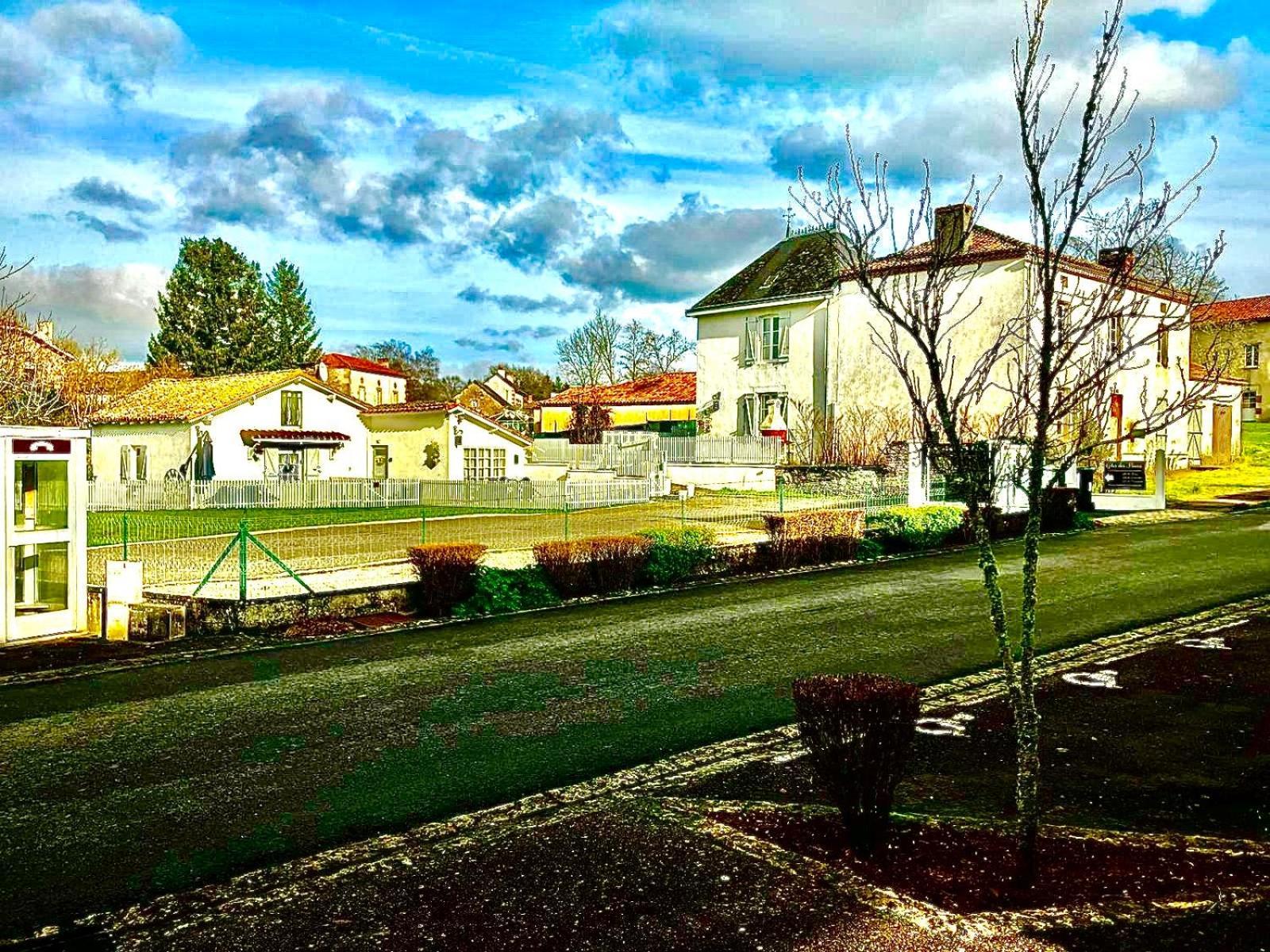 Gite Des Roses Oradour-Fanais Exterior photo